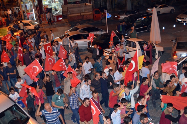 Adilcevaz’da Darbe Girişimi Protesto Edildi 11