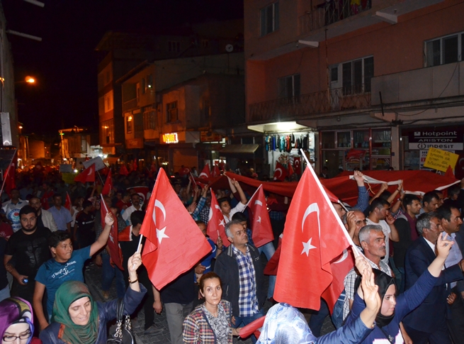 Adilcevaz’da Darbe Girişimi Protesto Edildi 19