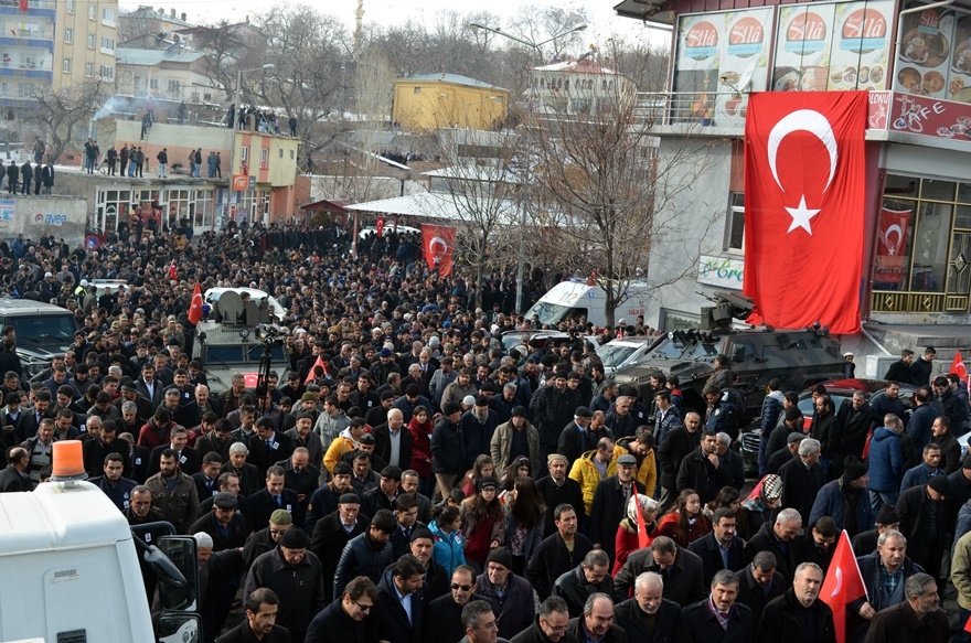 Adilcevaz Şehidini Son Yolculuğuna Uğurladı 27