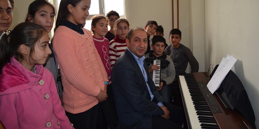 Köy Okulu Öğrencileri Piyano ile Tanıştı