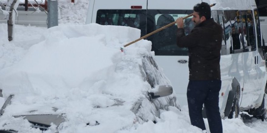 Bitlis'te 600 Yerleşim Yerinin Yolu Kardan Kapalı
