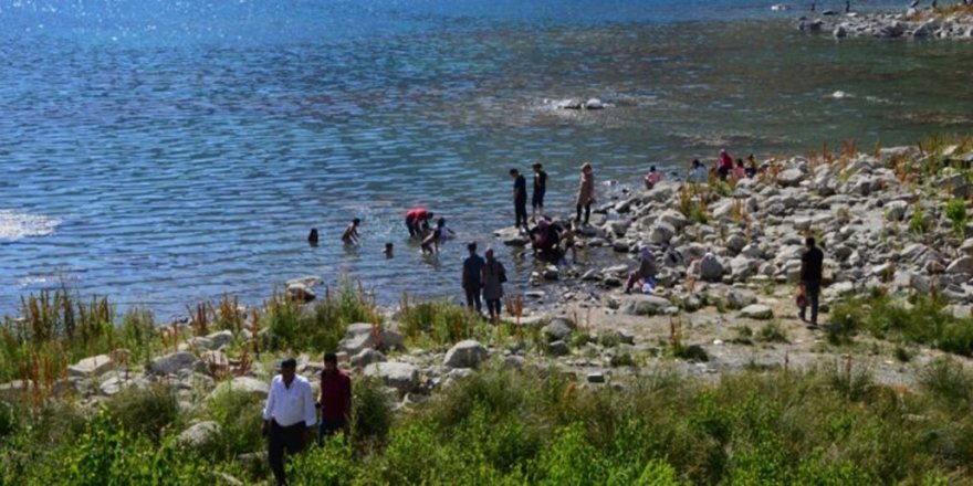 Bayramda Nemrut Gölü Ziyaretçi Akınına Uğradı