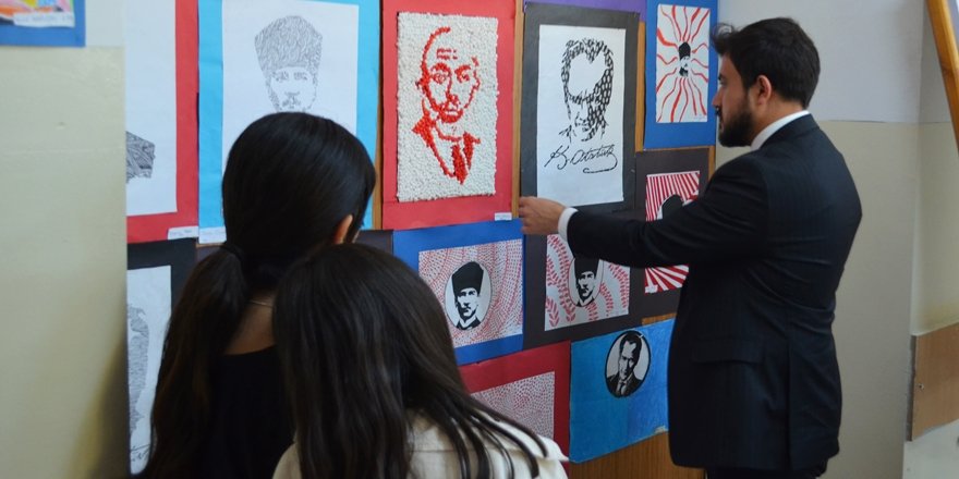 Başkan Akbaba, Görsel Sanatlar Sergisine Katıldı