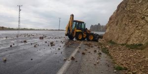 Adilcevaz-Ahlat Yoluna Düşen Taşlar Tehlike Yarattı