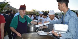 Tatvan'da 10 Bin Kişiye İftar Yemeği Verildi